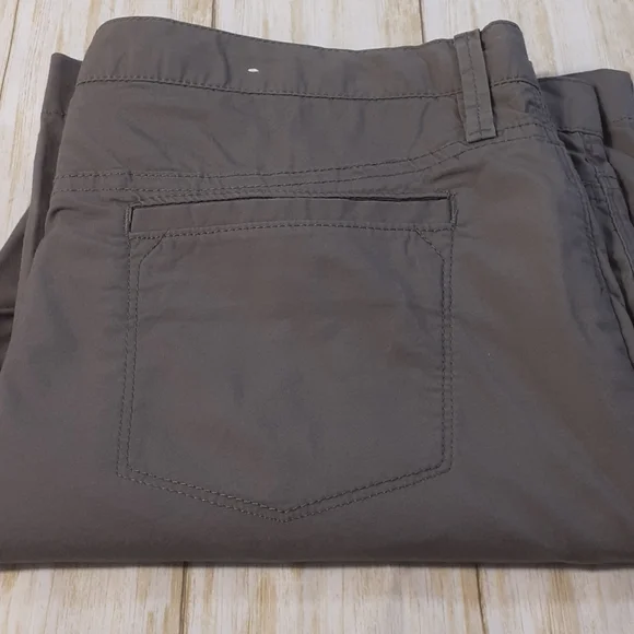 Old Navy On Classic Rise Gray Capris Pants Size 10 - Picture 8 of 16